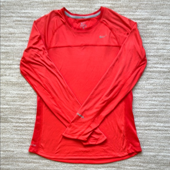 Nike Miller Women’s Long Sleeve Running Red Top Size Medium - Picture 3 of 14